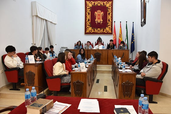 Alumnos de 4º de ESO celebran el pleno juvenil de Baza