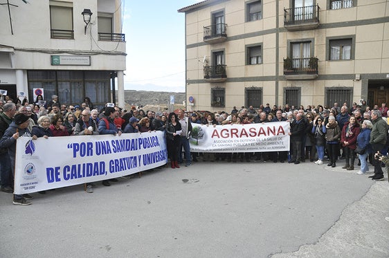 500 personas se manifiestan en Cúllar para reclamar una mejor atención sanitaria