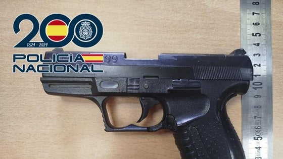 Detenido en Baza un joven de 20 años por un asalto con un cuchillo y una pistola