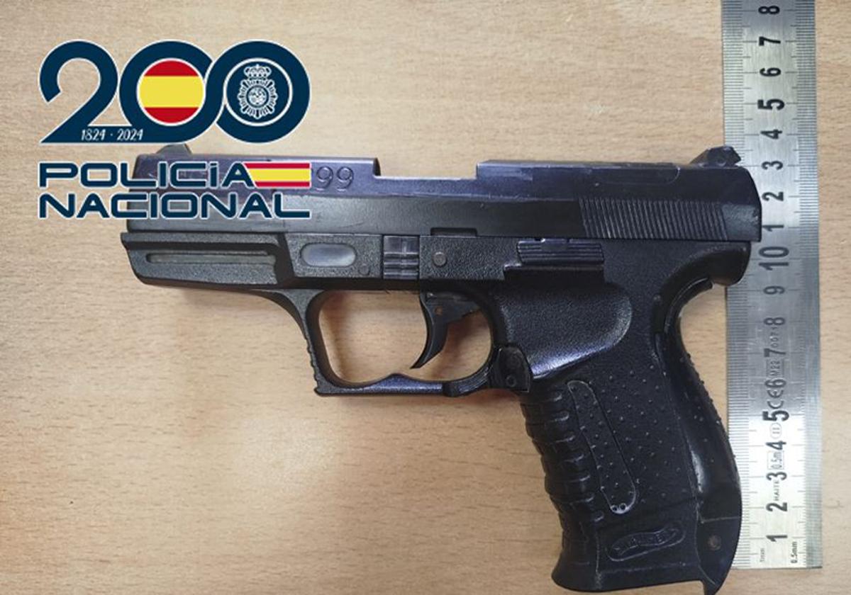 Detenido en Baza un joven de 20 años por un asalto con un cuchillo y una pistola