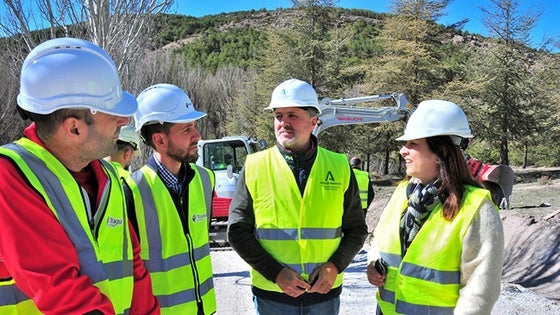 La Junta de Andalucía mejora dos caminos forestales en el Parque Natural Sierra de Baza