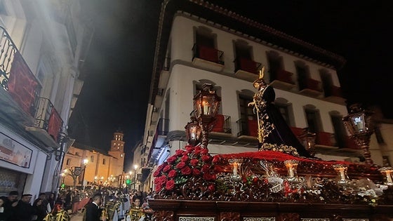 Jesús del Rescate realiza su estación penitencia con brillantez y devoción