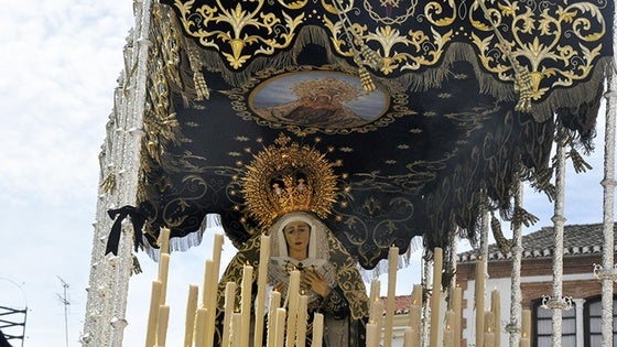 La Virgen de los Dolores visita por primera vez a la Virgen de la Piedad