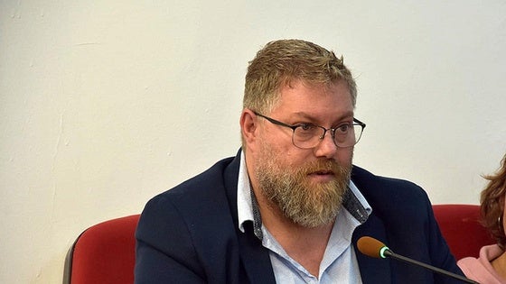 IU pide al PSOE y Compromiso formar una alternativa al actual gobierno del PP
