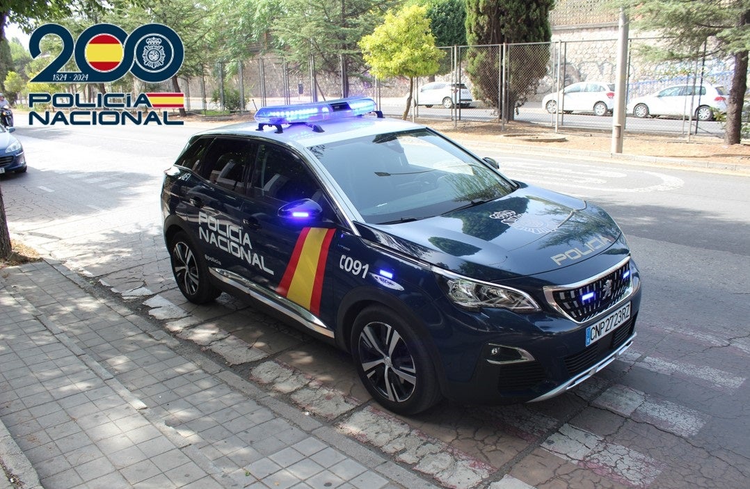 Destrozan la máquina de recaudación de un túnel de lavado de una gasolinera de Baza para llevarse el dinero