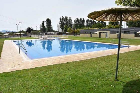 Piscina de verano del Polideportivo Municipal de Baza