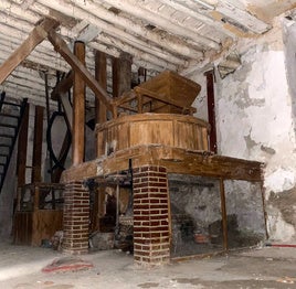 Maquinaria de madera del viejo molino