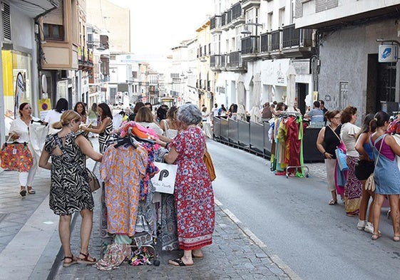 El lunes cuatro de agosto será la Noche en Blanco comercial en Baza