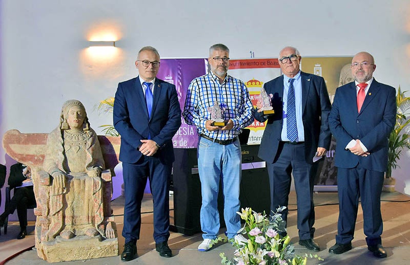 Sergio Ros y Bienvenido Martinez en el centro de la foto