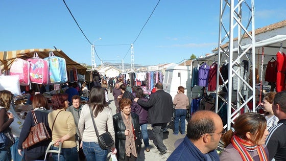 Traslado de los mercados semanales para poder preparar el recinto ferial