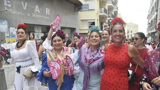 Explosión de alegría, color y música, en la cabalgata de la feria de Baza