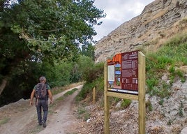 Comienzo del sendero del sendero de las acequias medievales de Castillejar