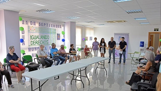 Baza celebra el Día Mundial del Alzheimer junto a los usuarios de la asociación «Alcrebite»