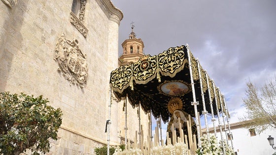 La Cofradía de Santiago celebra su 275 aniversario con una salida extraordinaria de la Virgen de los Dolores