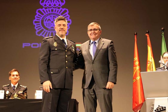 El subdelegado del Gobierno resalta la labor de la Policía Nacional en Baza durante el Día de su patrona