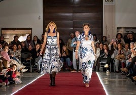 Desfile de moda de la AECH en el Cicos de Huéscar