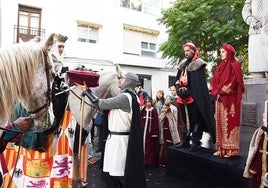 Escenificación de la entrega de las llaves de la ciudad a los Reyes Católicos