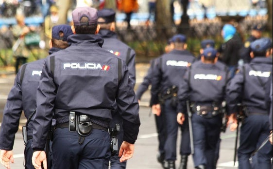 Intenta asaltar 8 comercios en una noche y acaba robando 20 euros en una peluquería de Baza
