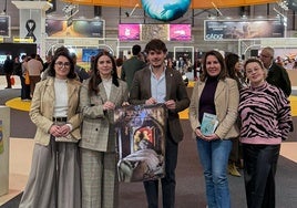Alcalde y concejala junto a las técnicas de turismo de Huéscar