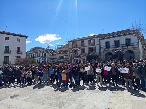 Más 1.000 vecinos se movilizan en Baza contra el deterioro del hospital