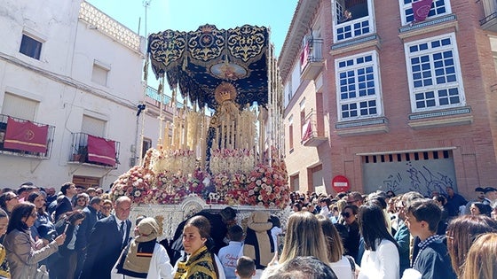 Esplendido Viernes Santo en Baza con los desfiles de las Cofradías de Santiago, Cristo Yacente y Silencio
