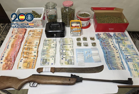 La Policía Nacional desmantela dos viviendas en Baza dedicadas al tráfico de drogas