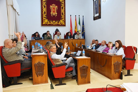 El Pleno de Baza reprueba a un concejal del PP por sus reiteradas faltas de respeto