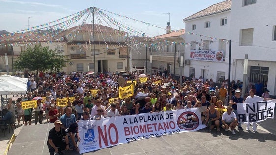 Manifestacion contra la planta biometano en Castilléjar en 2025.