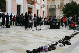 Alumnos de Baza ponen voz a las víctimas de la violencia de género