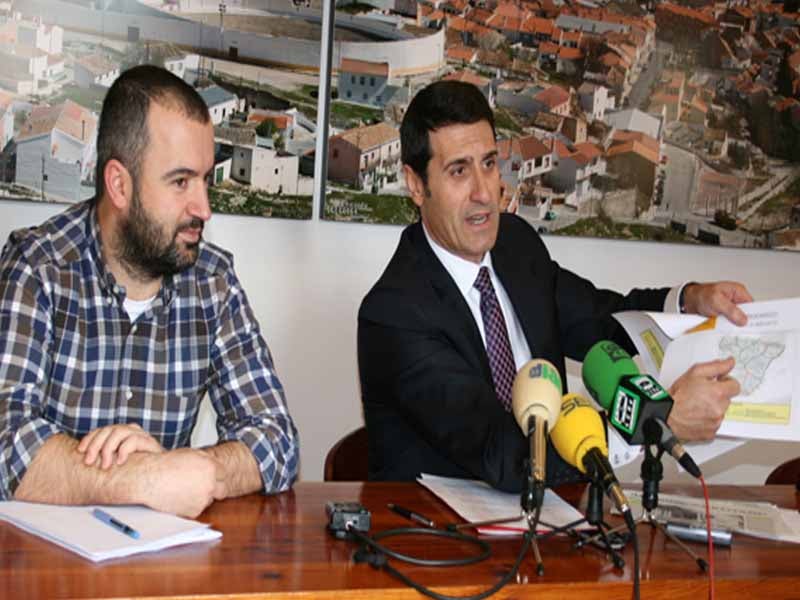 El Ayuntamiento bastetano exige a los gobiernos central y autonómico el ramal  ferroviario Guadix  Baza- Lorca