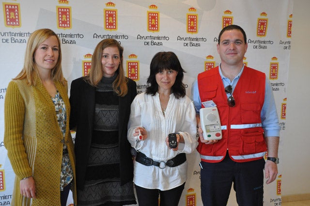 El Ayuntamiento de Baza pionero en ofrecer a sus vecinos el nuevo dispositivo de teleasistencia móvil