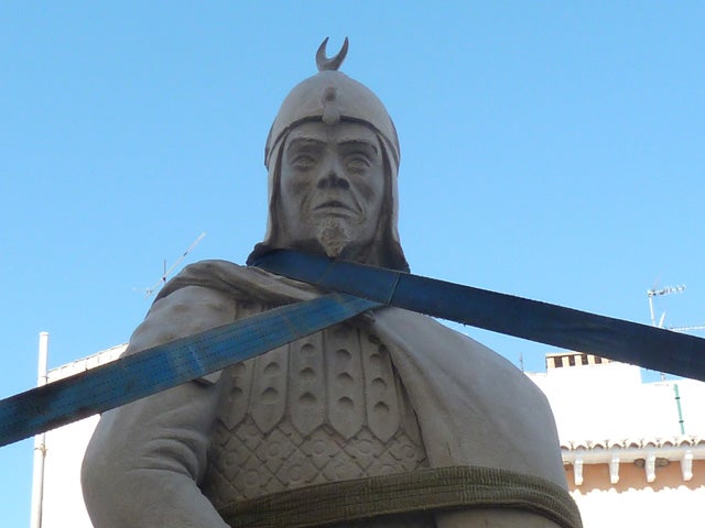 Inaugurada en Baza la escultura de Cid- Hiaya