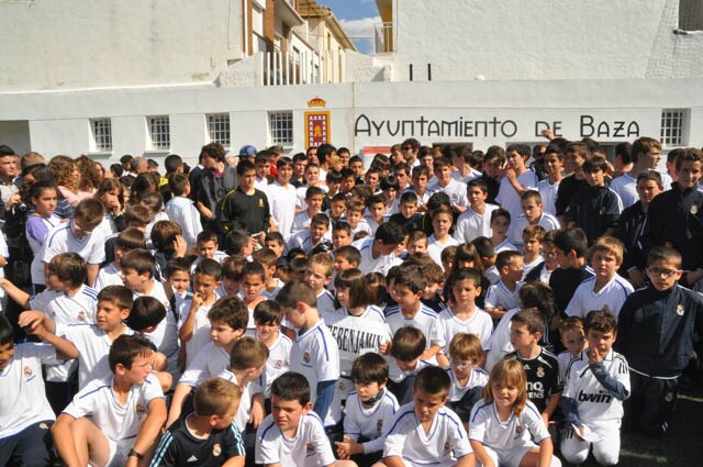 170 alumnos de la Escuela de Futbol  del Real Madrid de Baza disputan un torneo en Valdebebas