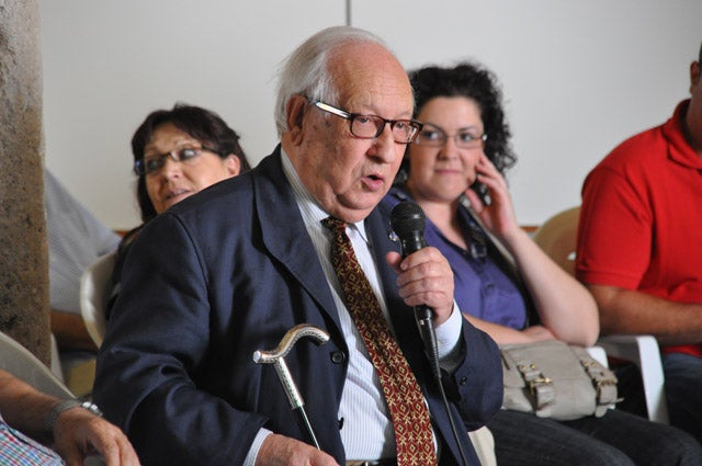Caniles nombra hijo adoptivo a Vicente González Barberán
