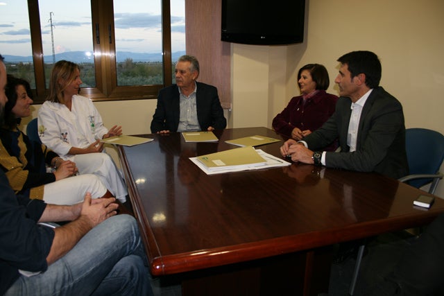 La delegada del Gobierno visita el Centro de Atención Infantil Temprana, el Hospital y la Escuela Infantil Municipal