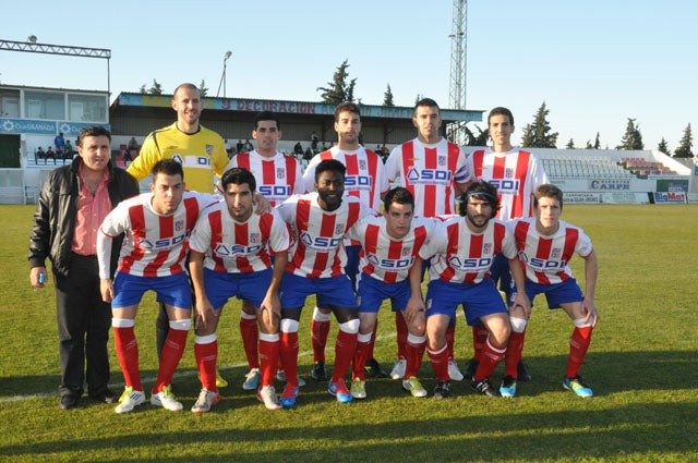 El Baza que termino con diez jugadores gana al Guadix 2-1