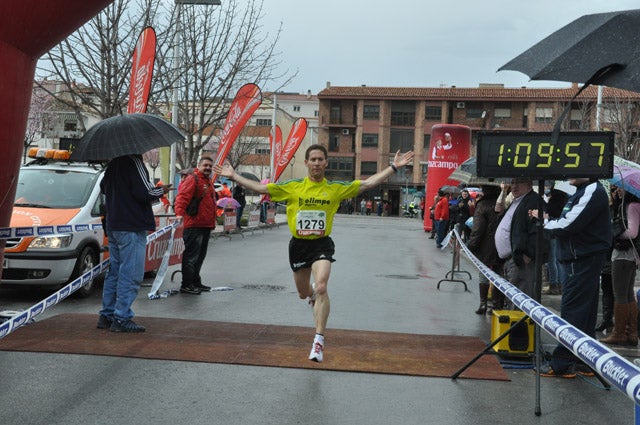 José Manuel Fernández gana con autoridad en la XXXVII Media Maratón Ciudad de Baza