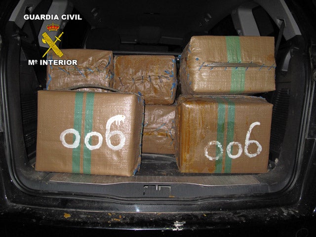 La Guardia Civil se incauta de casi media tonelada de hachís en la A-92 a la altura de Cúllar