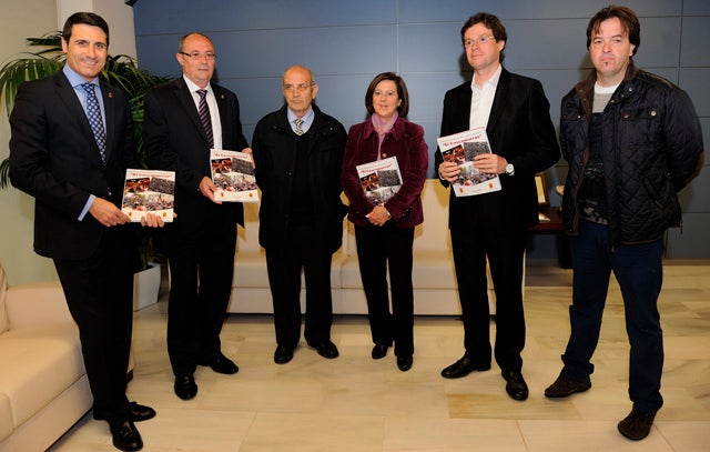 La Junta recibe el dosier para la declaración de la Fiesta del Cascamorras de Interés Turístico Internacional