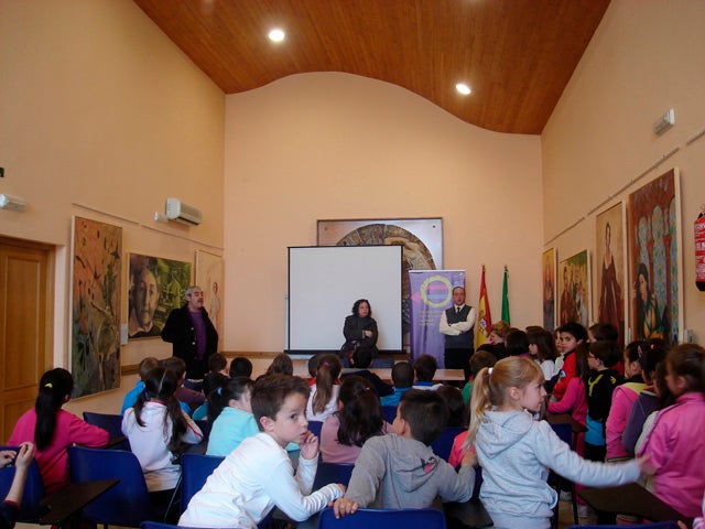 Exposición biografías de mujeres en la Escuela de Arte de Huéscar