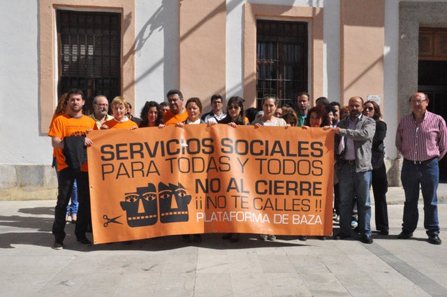 Protesta laboral contra los recortes en servicios sociales municipales