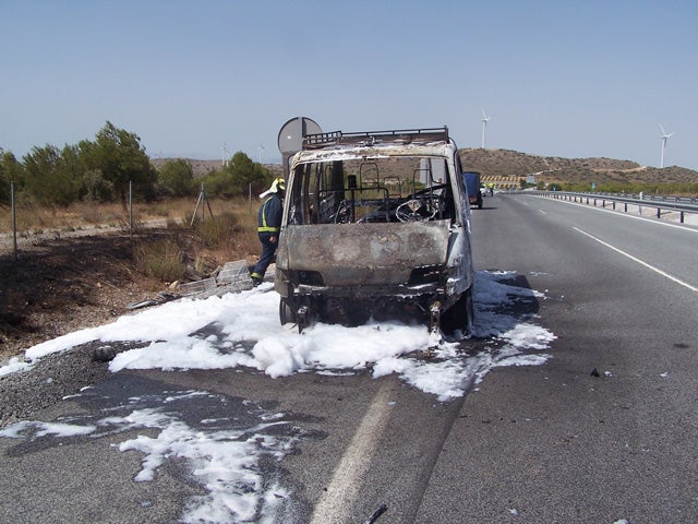 Los bomberos de Baza apagan seis incendios en 48 horas, cinco de ellos de origen forestal