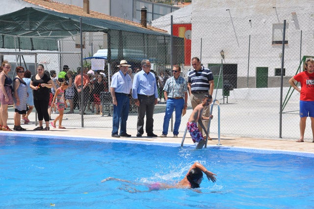Los vecinos de Almaciles llevan cinco días sin agua potable en plena ola de calor