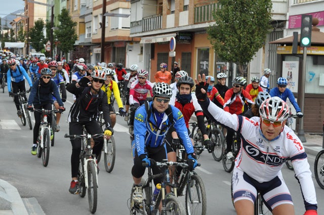 150 aficionados al ciclismo en la I Marcha Cicloturista de la Sierra de Baza
