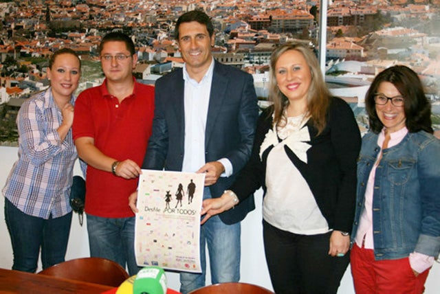 Un "Desfile por todos", iniciativa solidaria para recaudar alimentos a través de Cáritas Baza