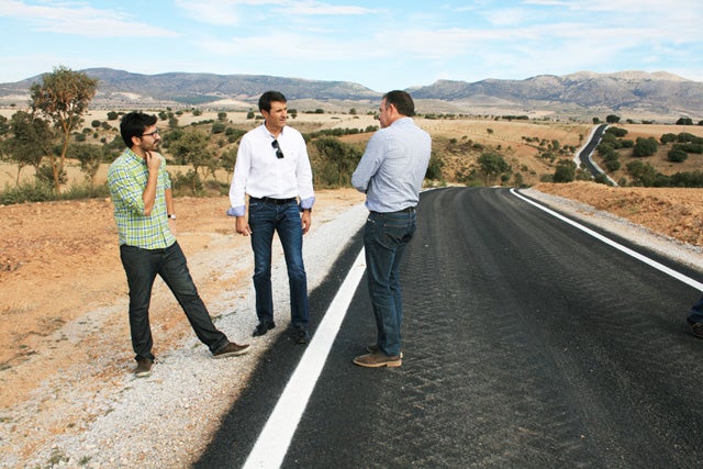 Concluyen los trabajos de mejora de 5,3 kilómetros de caminos rurales en Cúllar