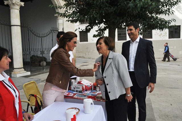 Cruz Roja Baza  celebra el Día de la Banderita