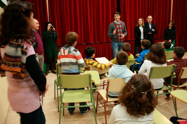 Los escolares de Baza interrogan al alcalde