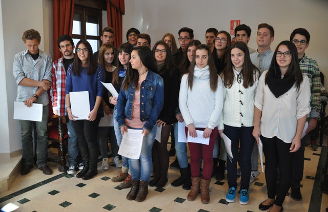 Los estudiantes realizan 100  propuestas en el pleno juvenil de Baza