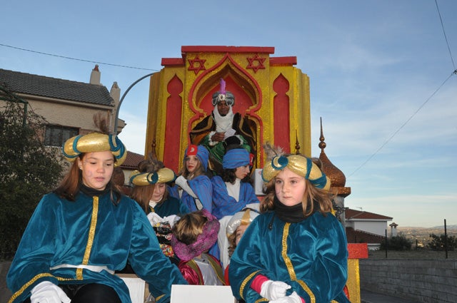 Los Reyes Magos llegan a Baza cargados de caramelos y regalos
